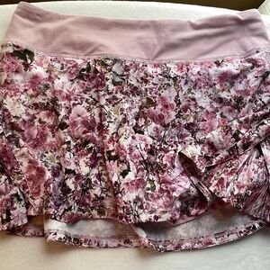 Lululemon Skirt size 6 - Pink flowers